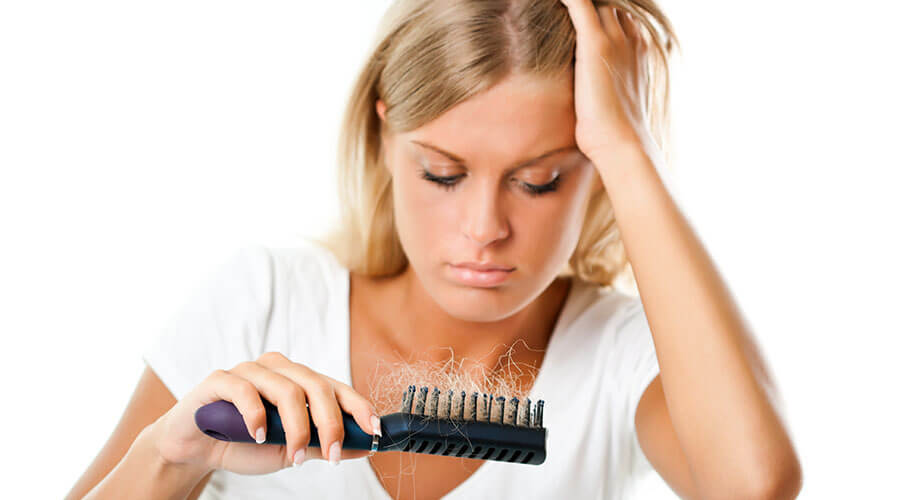 علت ریزش مو در زنان چیست و چگونه می توان از آن پیشگیری کرد؟