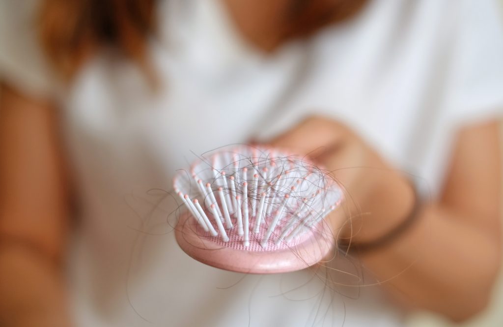 ویتامین ها و مینرال های مفید برای جلوگیری از ریزش مو کدامند؟