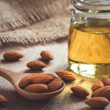 خواص روغن بادام برای موها چیست و تاثیر آن بر رشد مو چگونه است؟