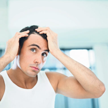 چه مقدار ریزش مو در حمام طبیعی است و نباید نگران آن بود؟